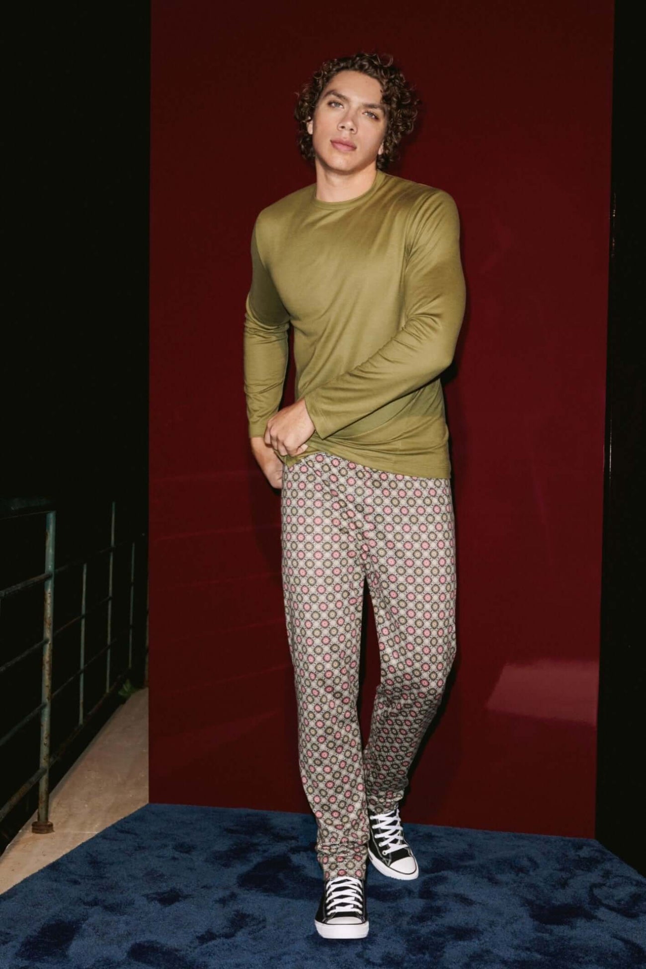 Mey tweedelige pyjama voor heren met effen olijfgroen shirt en grafische pyjamabroek, casual pasvorm.