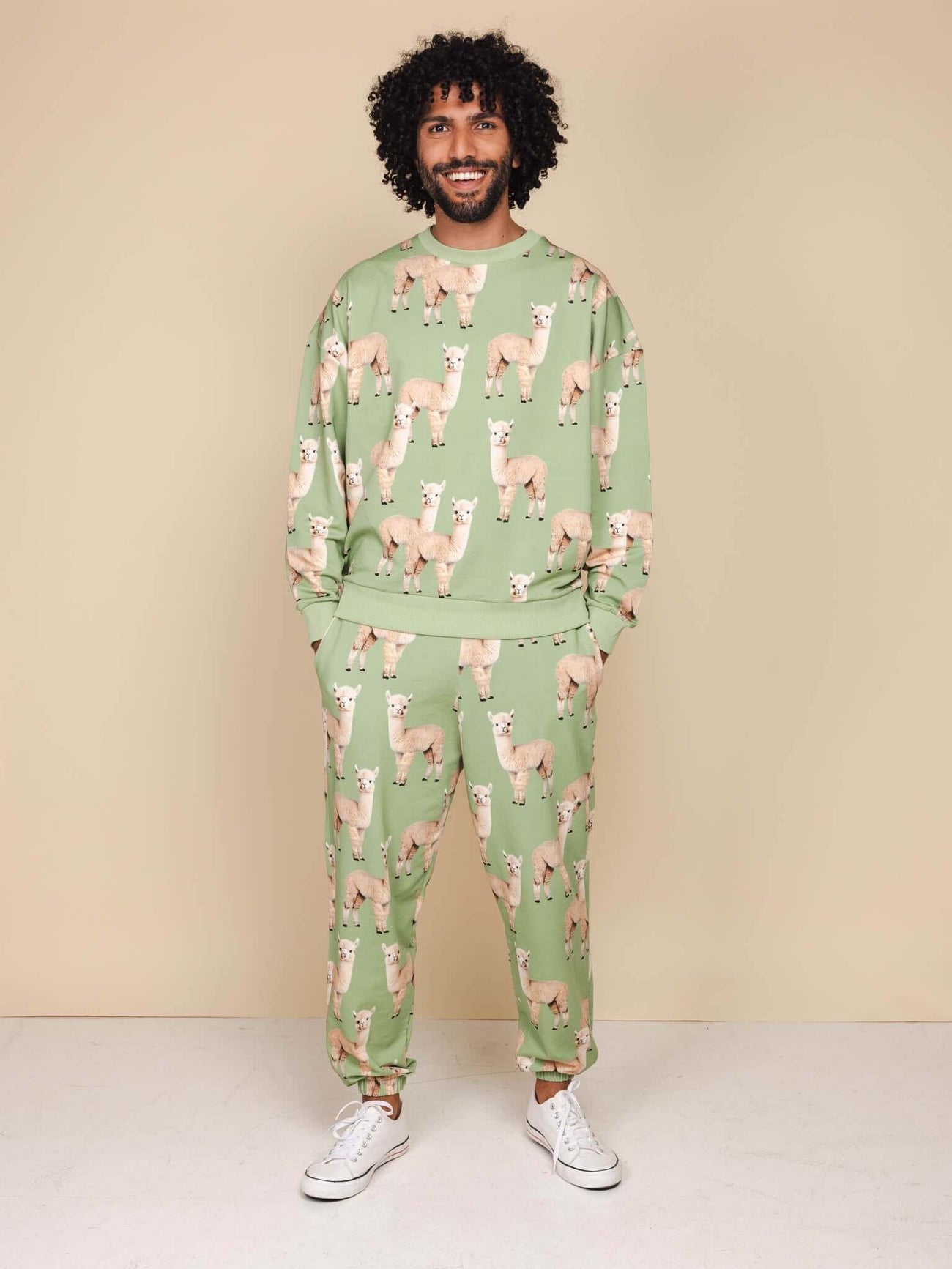 SNURK Alpaca Meadow Sweater Heren met grappige alpacaprint in zachte biologische katoen.