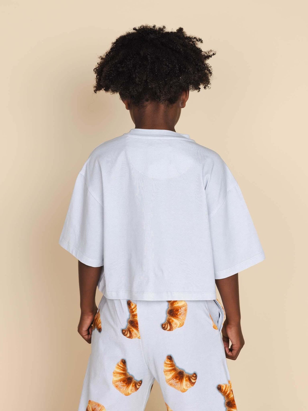 SNURK Baguette Cropped T-Shirt Kids achterkant met croissant pyjama broek