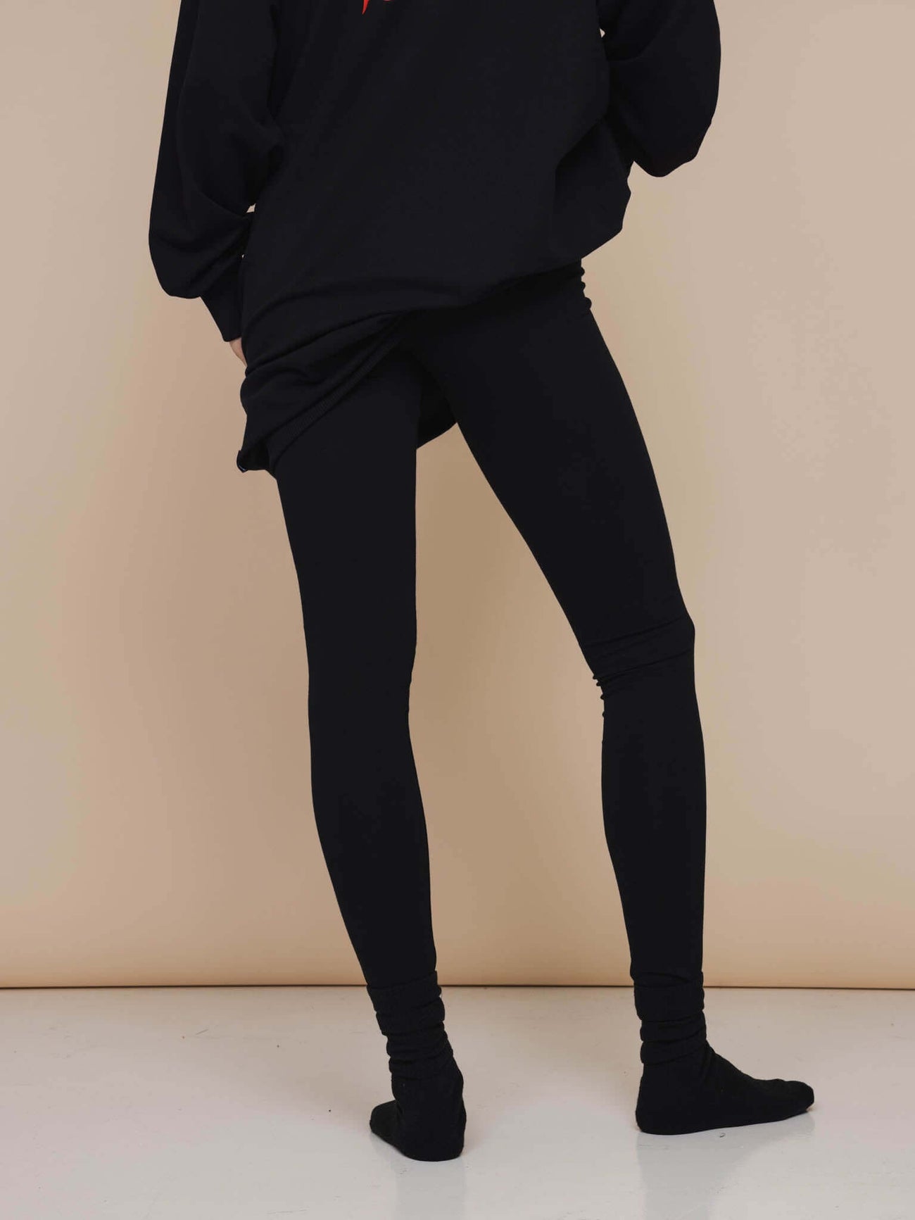 SNURK Black Legging Dames zichtbaar in zwart, comfortabele stretch legging met hoge taille, ontworpen in Amsterdam.