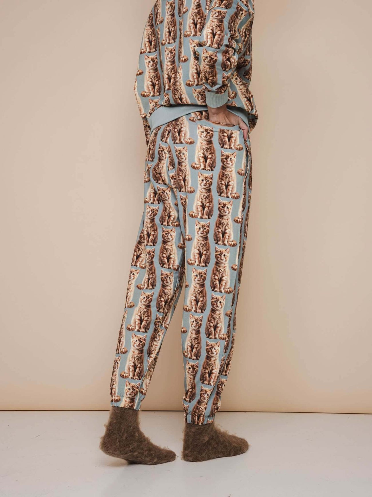 SNURK Bowie Broek Regular Unisex met kattenpatroon, unisex model in relaxte regular fit.