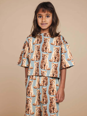 Snurk Bowie Cropped T-Shirt Kids: leuk cropped shirt met kattenprint voor kinderen, perfect voor speel- of bedtijd.