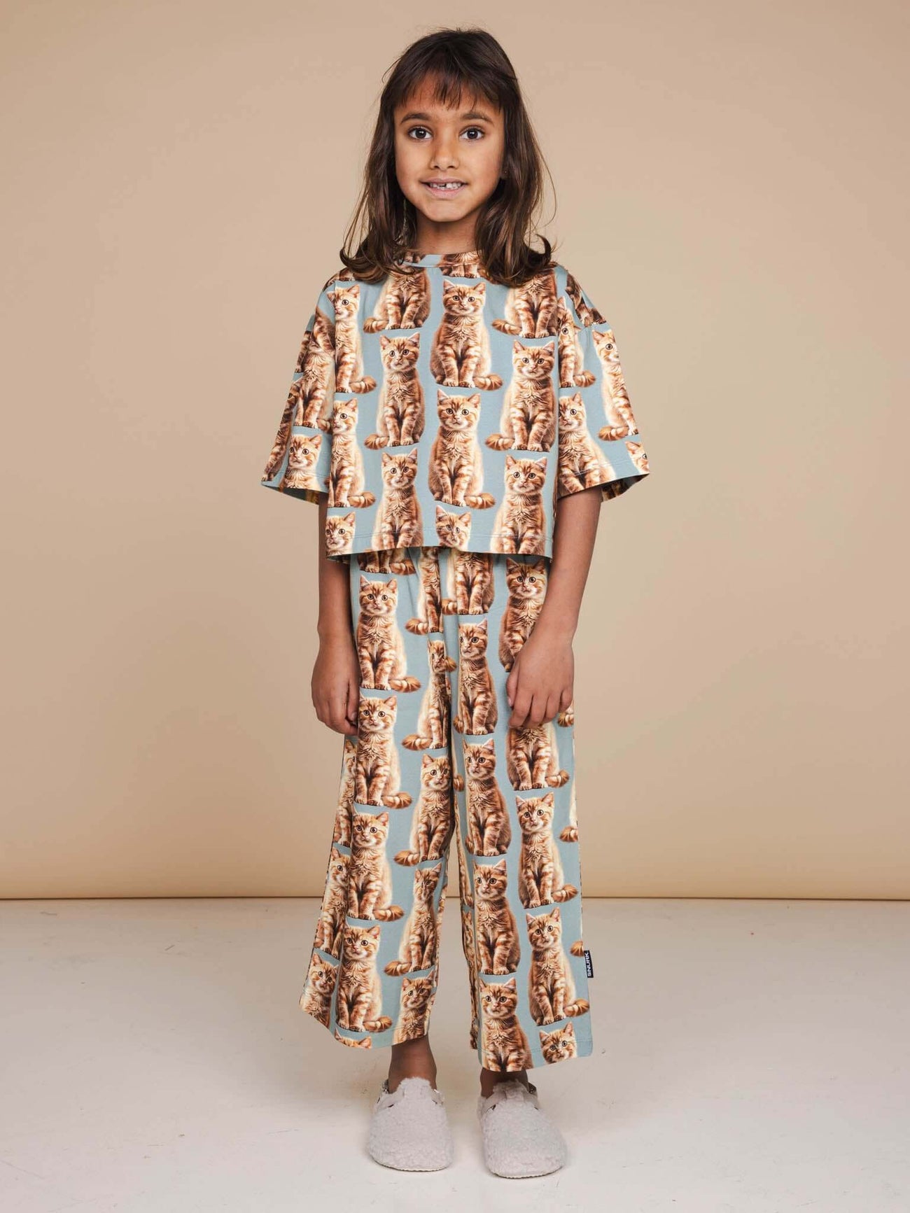 SNURK Bowie Cropped T-Shirt Kids met schattige katprint voor kinderen, ideaal voor speeldagen.