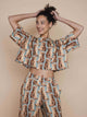 SNURK Bowie Cropped T-shirt Dames met kattenprint, ideaal voor relaxen of slapen.