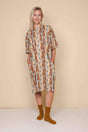 SNURK Bowie Relaxed Tee Dress Dames, comfortabele oversized jurk met kattenprint, geschikt voor dag- en nachtgebruik.