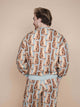 SNURK Bowie Sweater Heren met kattenprint, model gezien van achteren, perfecte pasvorm en comfortabele stijl.