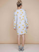 SNURK Chips Long Sleeve Dress Dames met all-over chips print, lichtgrijze achtergrond, comfortabele pasvorm.