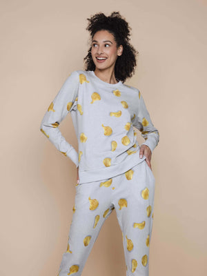 SNURK Chips Sweater Dames in lichtgrijze kleur met chips print, perfect voor casual comfort.