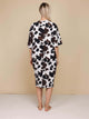SNURK Cow Relaxed T-Shirt Dress One Size Dames, achteraanzicht van een comfy oversized jurkje met koeienprint.