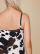 SNURK Cow Strap Dress Dames met spaghettibandjes en koeienhuidprint, gezien van achteren.