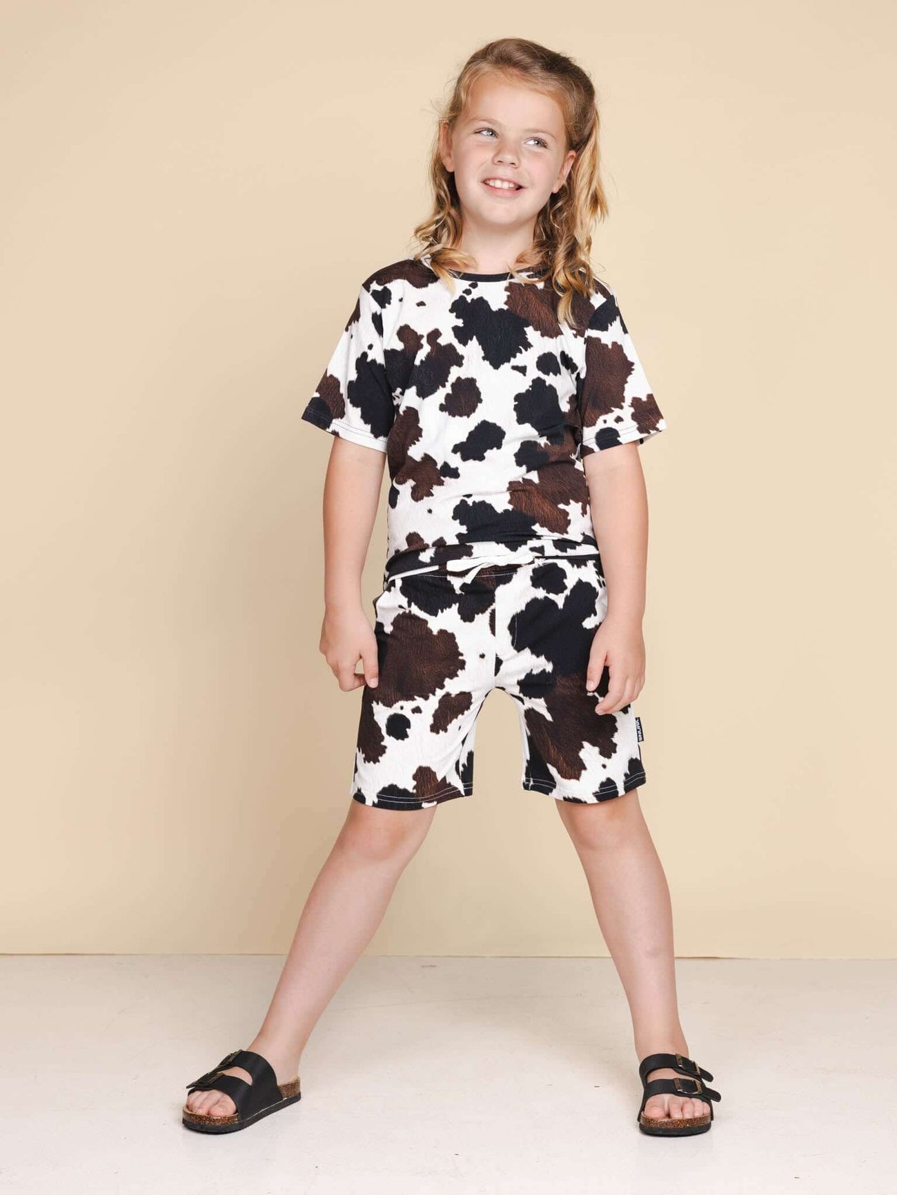SNURK Cow T-shirt Kids met koeienprint, perfect voor kinderen in een relaxte stijl.