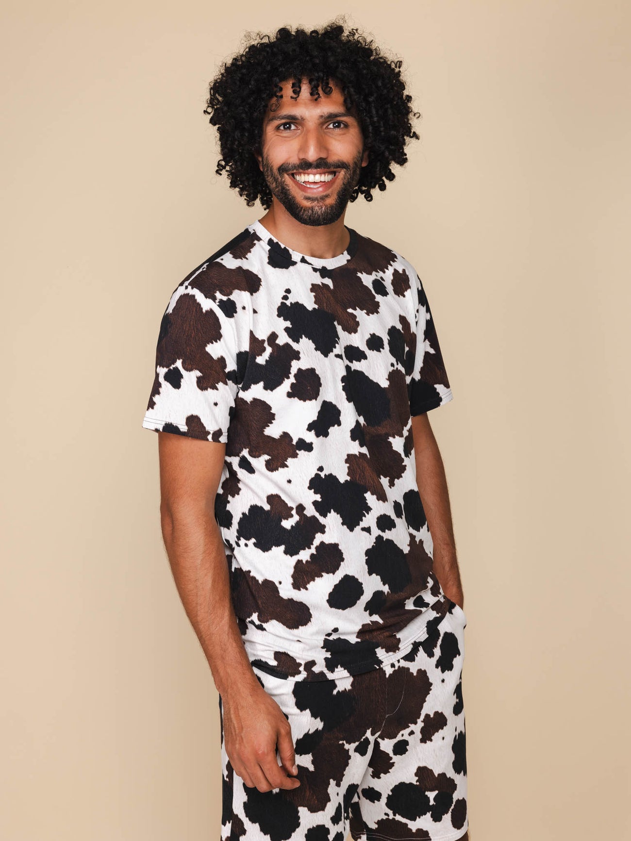 SNURK Cow T-shirt Unisex met koeienhuidprint, unisex en gemaakt van biologisch katoen.