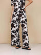 SNURK Cow Wijde Broek Dames met stoere koeienhuidprint en wijde pijpen.