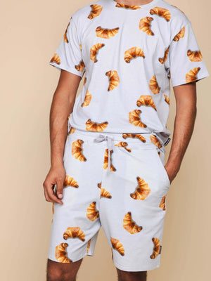 SNURK Croissants Shorts Heren in joggingstijl met versgebakken croissantjes en diepe zakken.