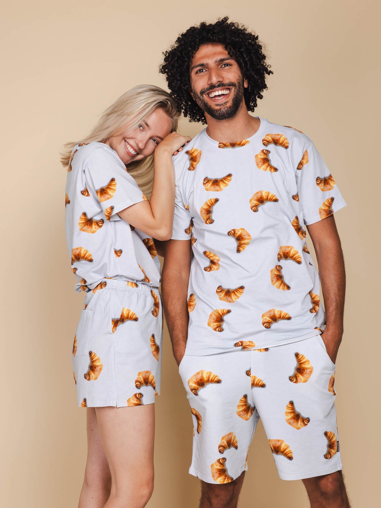 SNURK Croissants T-shirt Unisex, T-shirt met croissantjes voor heren en dames, casual en comfortabel.