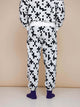 SNURK Crossword Broek Relaxed Unisex in zwart-wit kruiswoordprint, ideaal voor thuis of na het sporten.