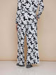 SNURK Crossword Wijde broek Dames achterkant met wijde pijpen en kruiswoordprint in zwart-wit.