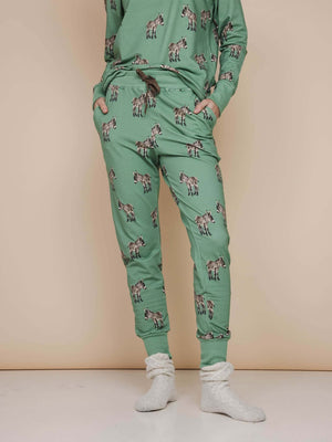 SNURK Donkeys Broek Regular Unisex met schattige baby-ezels op een zachtgroene achtergrond.
