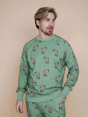 SNURK Donkeys Sweater Heren met schattige baby-ezels op een zachte groene achtergrond, comfortabele herenuitvoering.