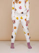 SNURK Donuts Broek Kids met kleurrijke donuts op een zachte beige achtergrond, perfect voor spelen of slapen.