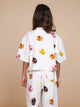 SNURK Donuts Cropped T-Shirt Kids in wit met kleurrijke donutprint, ideaal voor kinderen, gezien van achteren.