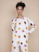 SNURK Donuts Long Sleeve T-shirt Dames met kleurrijke donutprint op een zachte achtergrond, ideaal voor een luie dag.