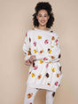 SNURK Donuts Sweater Dress Dames met kleurrijke donuts op een zachte achtergrond, perfect voor casual outfits.