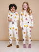 SNURK Donuts Sweater Kids met kleurrijke donutsprint, kinderen in relaxte outfit, zachte biologisch katoen.