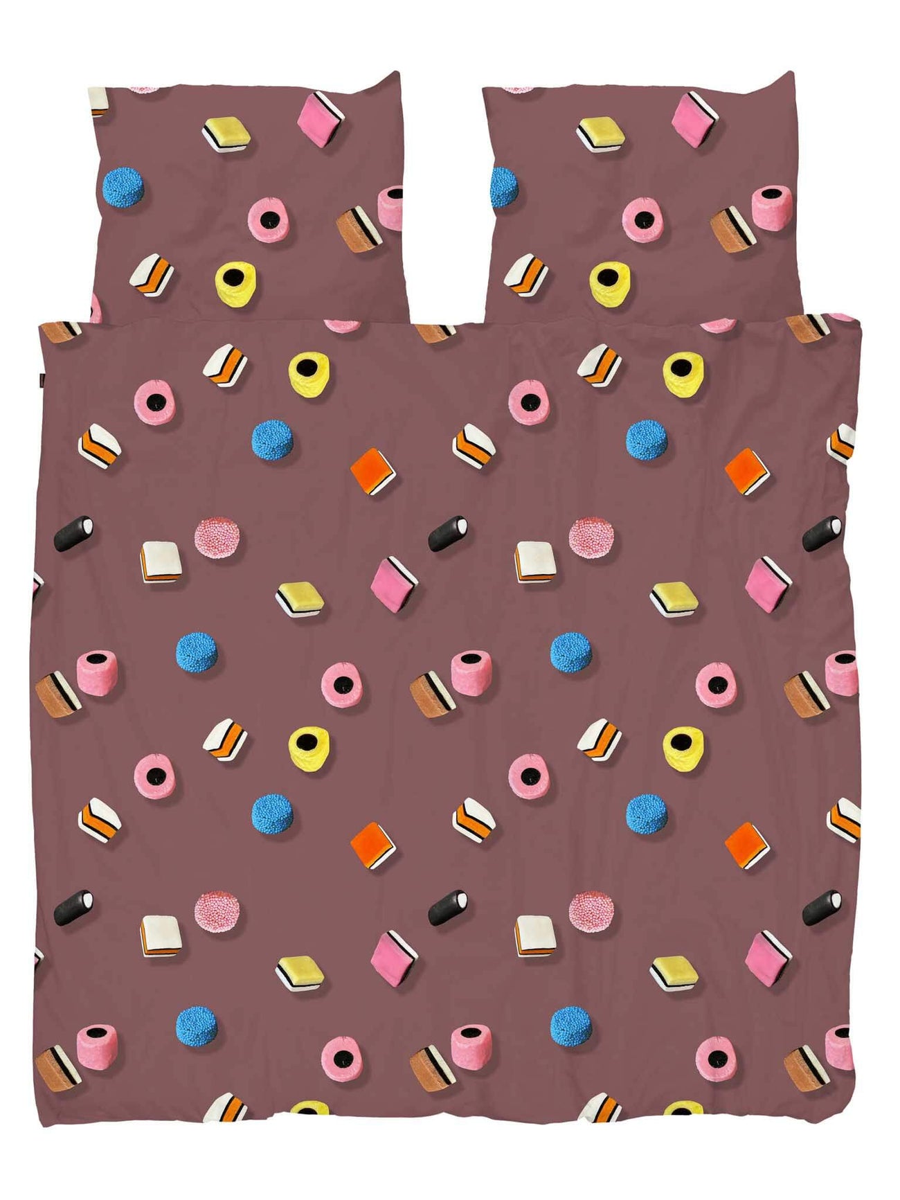 SNURK Drop It dekbedovertrek met kleurrijke Engelse snoepjes op een bruin-roze achtergrond.