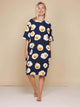 SNURK Eggs Navy Relaxed T-Shirt Dress One Size Dames, oversized T-shirt jurk met spiegeleitjes print.