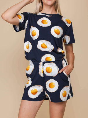 SNURK Eggs Navy Shorts Dames met spiegeleitjes-print, perfect voor loungen of slapen.