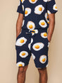 SNURK Eggs Navy Shorts Heren met spiegeleitjes en diepe steekzakken, perfect voor casual gebruik.