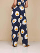 SNURK Eggs Navy Wijde Broek Dames met spiegeleitjes, stijlvolle wijde pijpen en relaxed fit.
