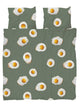 SNURK Eggs dekbedovertrek met een vrolijke eierenprint op een groene achtergrond.