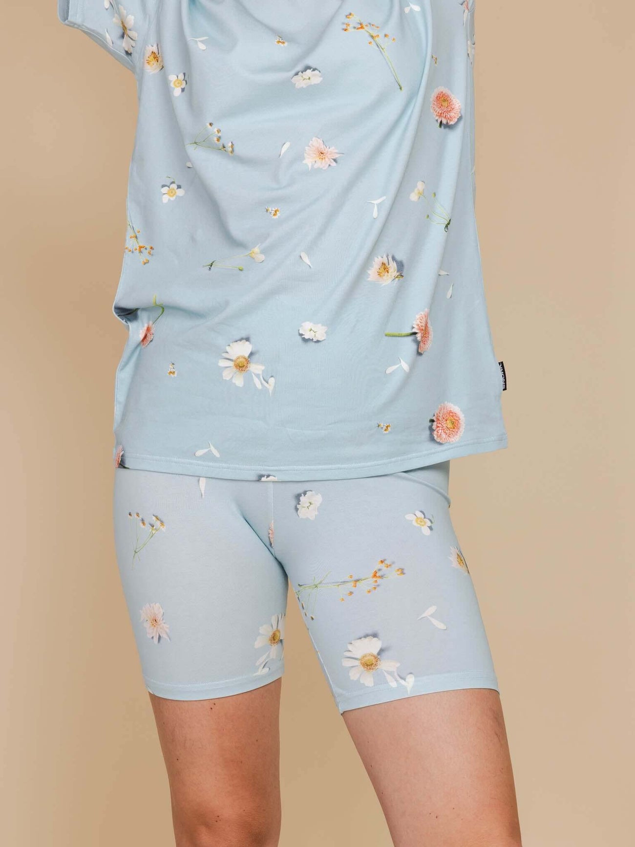 SNURK Hopeless Romantic Bikershorts Women in een romantische bloemenprint, perfect voor de zomer.