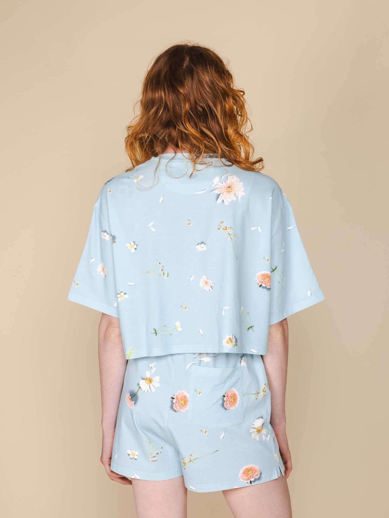 SNURK Hopeless Romantic Shorts Dames met romantische bloemenprint en relaxed fit, ideaal voor loungen of slapen.