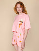 SNURK Ice Cream Cone Cropped T-Shirt Dames in roze met ijsje op een cropped T-shirt en shorts.