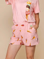 SNURK Ice Cream Cones Shorts Dames in zachte biologische katoen met ijsjes patroon, ideaal voor loungen.