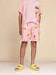 SNURK Ice Cream Cones T-shirt Kids met kind in roze shirt en gele sandalen, zomers en leuk voor school.