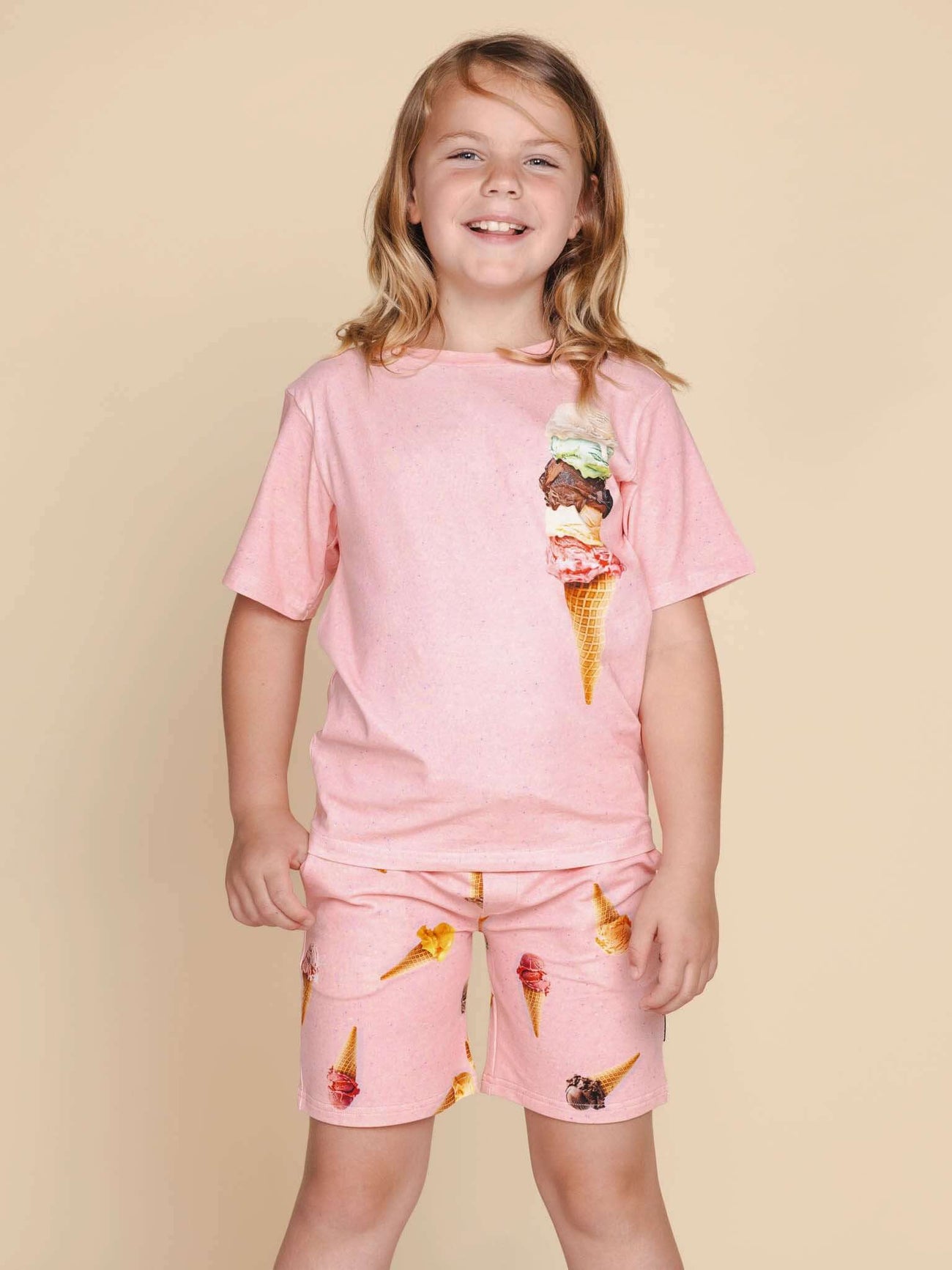 SNURK Ice Cream Cones T-shirt Kids met vrolijke ijsjesprint voor kinderen, perfect voor casual of zonnige dagen.