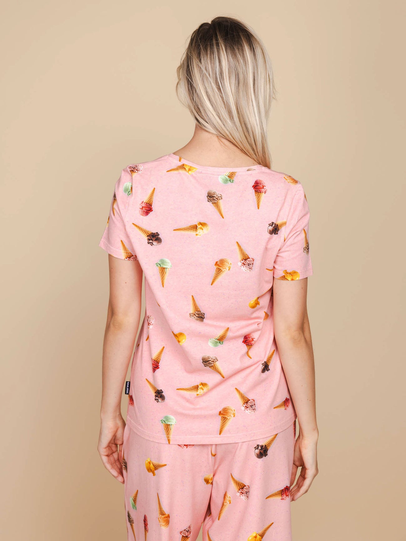 SNURK Ice Cream Cones V-Neck T-shirt Dames achterkant met kleurrijke ijsco print
