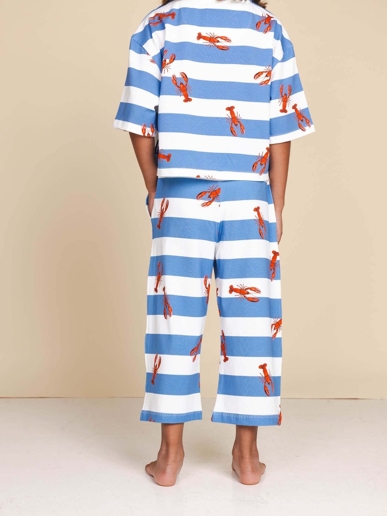SNURK Lobsters Cropped T-Shirt Kids in blue striped pattern with red lobsters, suitable for play and sleep.