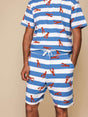 SNURK Lobsters Shorts Heren met rode kreeften op blauwwitte strepen en diepe zakken, voor een zomerse look.