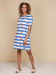 SNURK Lobsters T-shirt Dress Dames met rood kreeftenprint op blauw gestreept ontwerp.