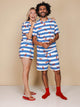 SNURK Lobsters T-shirt Unisex met vrienden in gestreepte kreeftjes outfit, vrolijk en zomers.