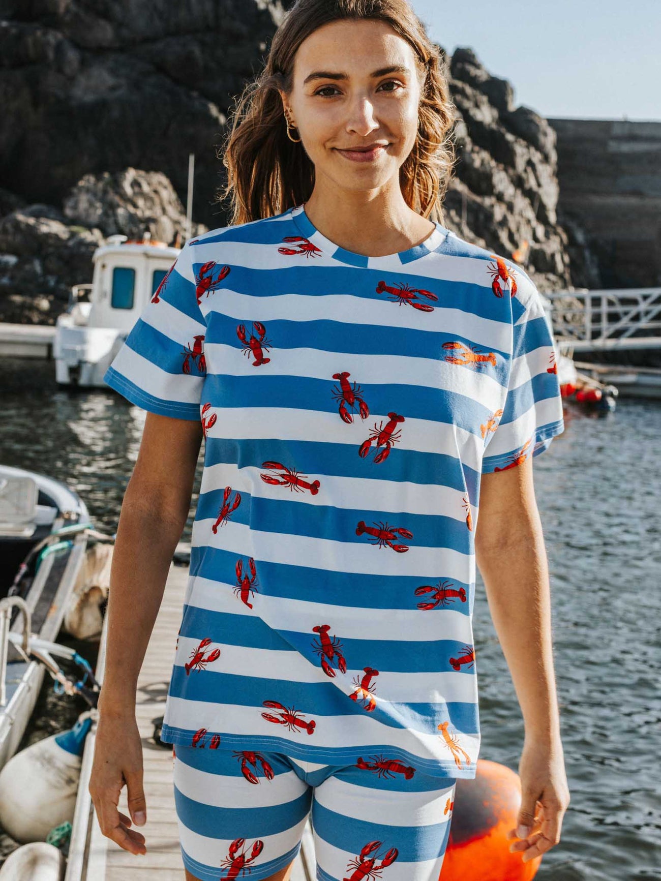 SNURK Lobsters T-shirt Unisex met blauwe strepen en kreeftjes, ideaal voor heren en dames.