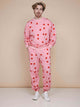 SNURK Lollipop Love Broek Relaxed Unisex in roze met hartjeslollies, perfect voor casual comfy vibes.