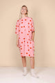 SNURK Lollipop Love Relaxed Tee Dress Dames in pink with red heart lollies, oversized and comfy.