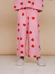 SNURK Lollipop Love Wijde broek Kids met roze kleur en hartjeslollies patroon voor kinderen.