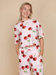 SNURK Mon Cherry Cropped T-Shirt Dames met kersenprint, ideaal voor relax- of slaapoutfits.